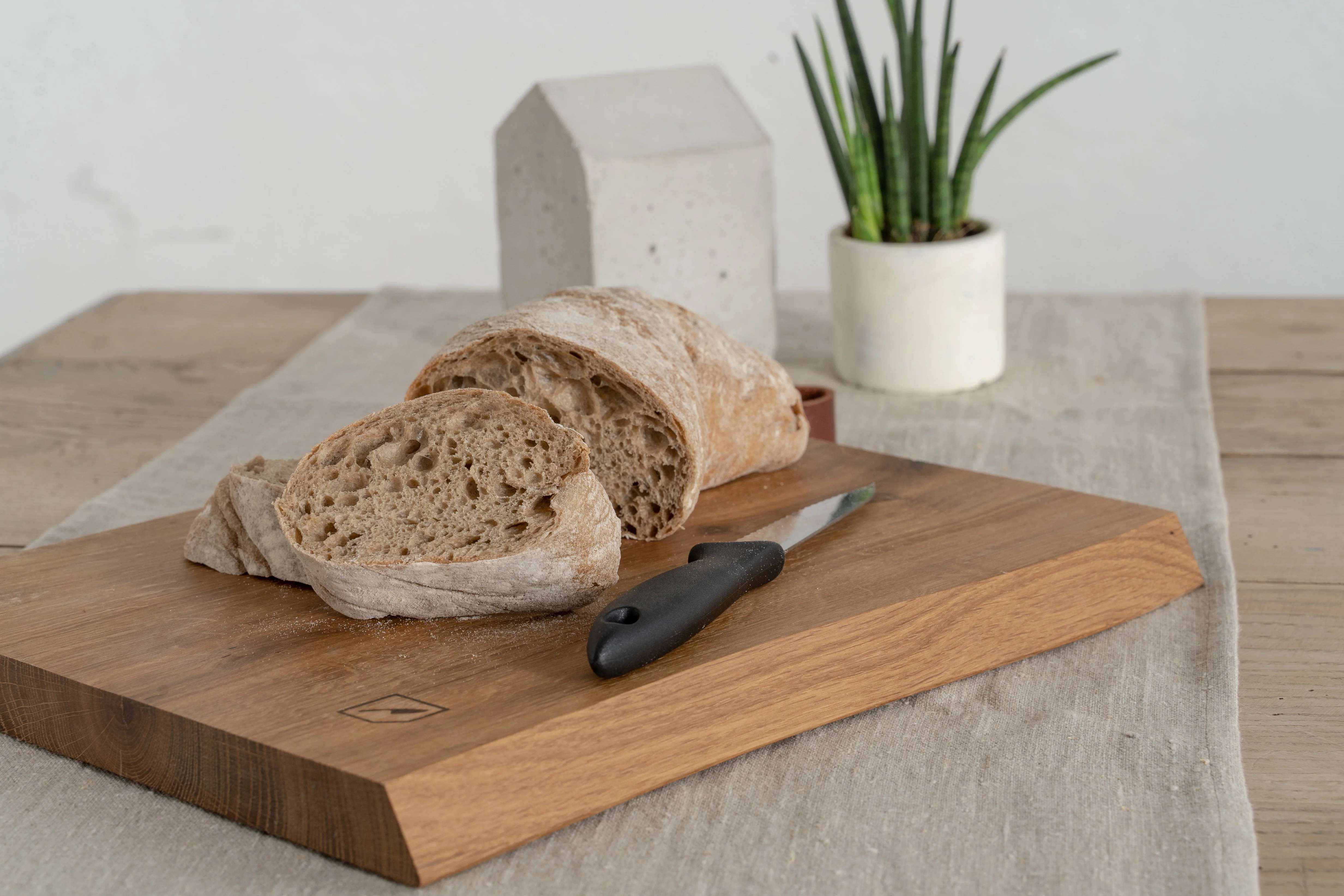 Mediea Large Oak Cutting Board - Image 14