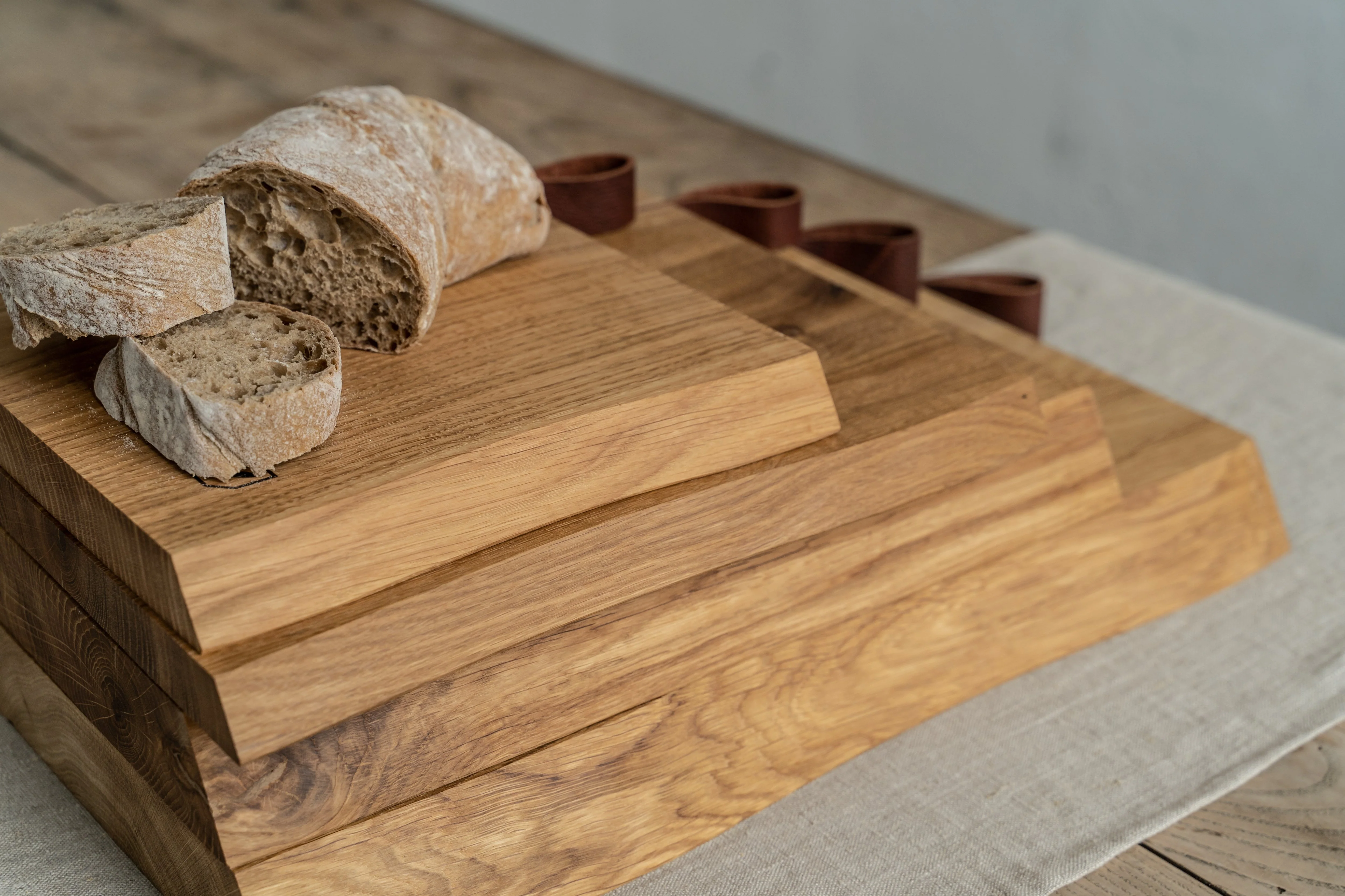 Mediea Small Oak Cutting Board - Image 18
