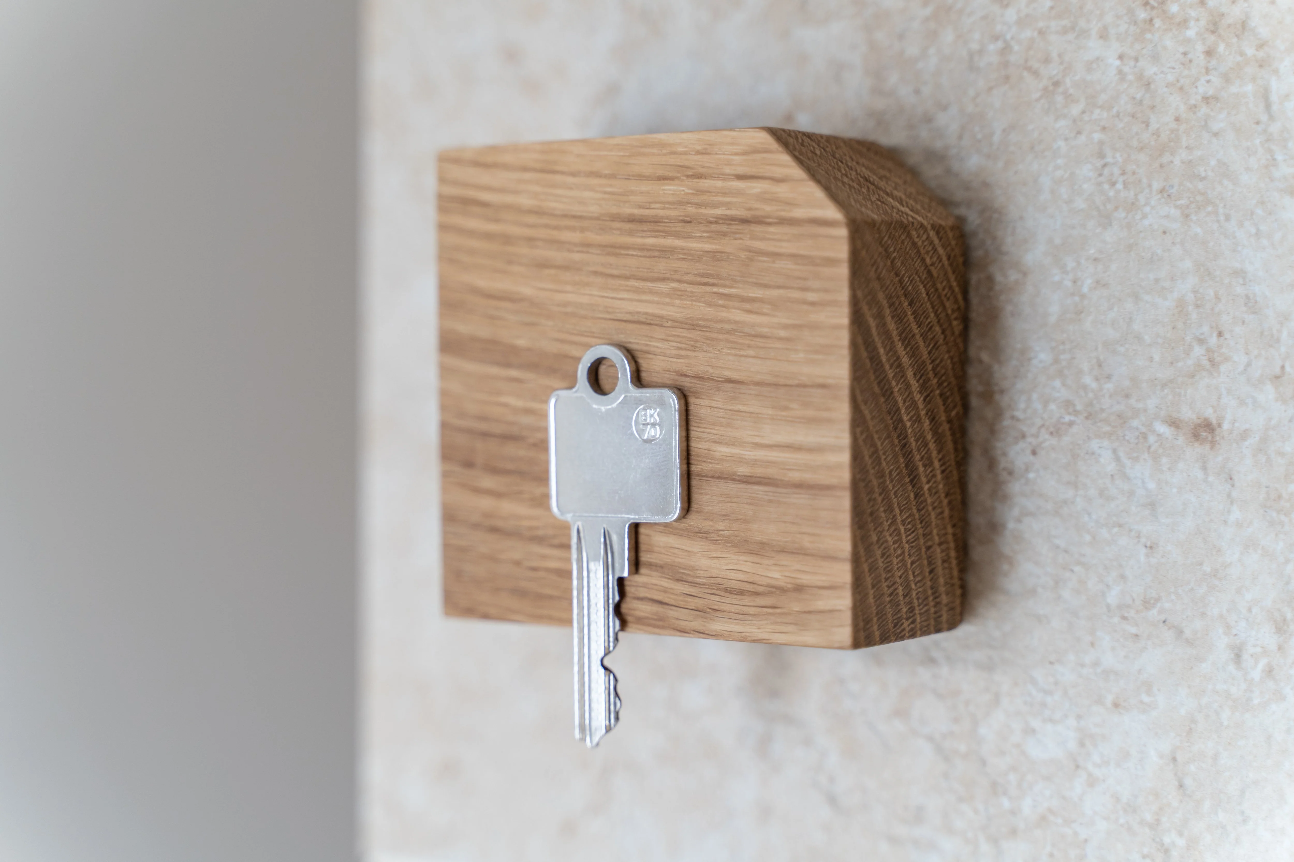 Raktea Oak Keyholder - Image 2
