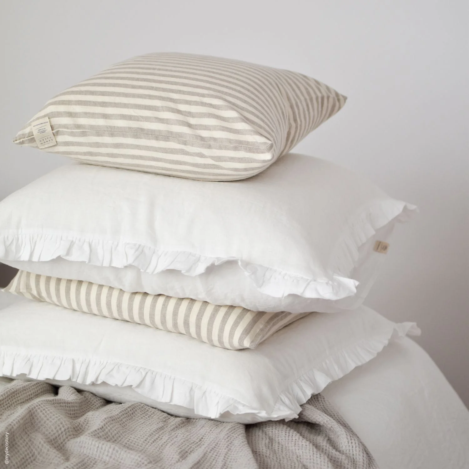 White Linen Pillowcase with Frills - Image 4